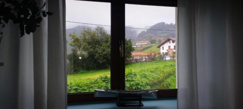 Pemandangan gunung umum atau pemandangan gunung yang diambil dari the country house