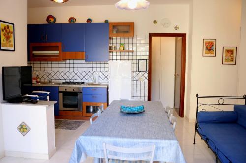 Kuchyň nebo kuchyňský kout v ubytování Appartamento a due passi dal mare