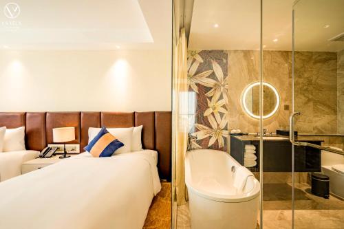 Phòng tắm tại La Vela Saigon Hotel