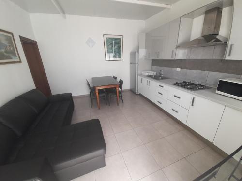 Η κουζίνα ή μικρή κουζίνα στο TENERIFE LITTLE VILLAGE 1D