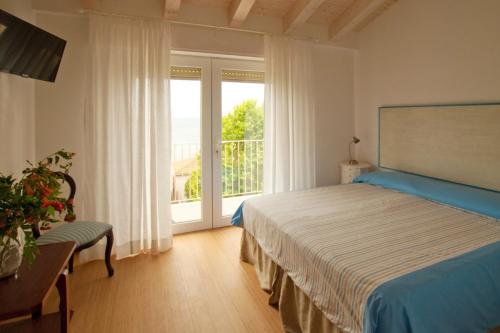 Un pat sau paturi într-o cameră la B&B Viale Italia 22