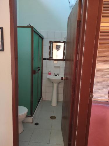 a bathroom with a sink and a shower and a toilet at Casas Vacacionales La Cima in Mérida