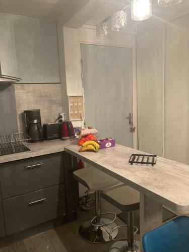 a kitchen with a counter with bananas on it at Le « studio sur la Neste » dans le centre d’Arreau in Arreau