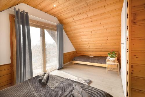 a room with a bed and a window at Bajkowe Domki in Kudowa-Zdrój