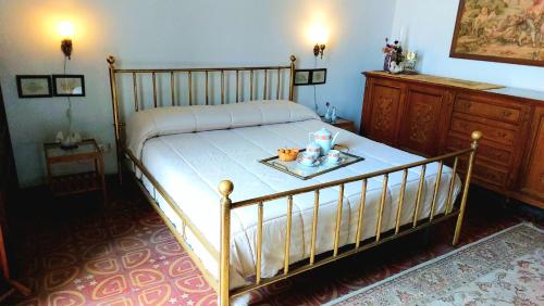 Un pat sau paturi într-o cameră la Montesano Apartment Centro Storico