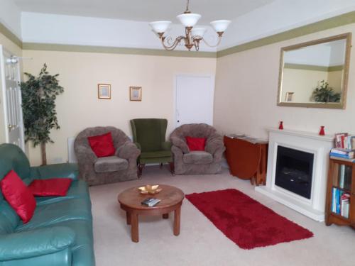 Posezení v ubytování House - Sleeps 6 & paid off site parking available