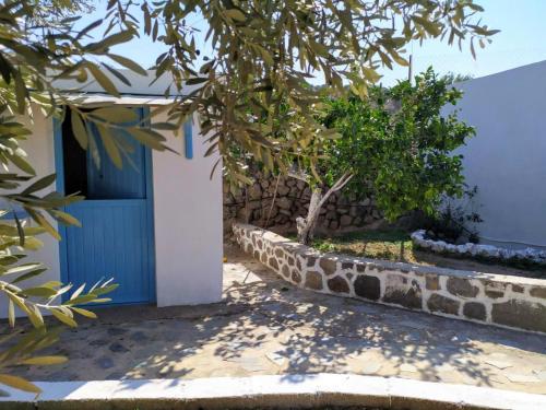 Fotografie z fotogalerie ubytování «Astrofeggia» A private stone house Nature-Seaview v destinaci Mandrákion