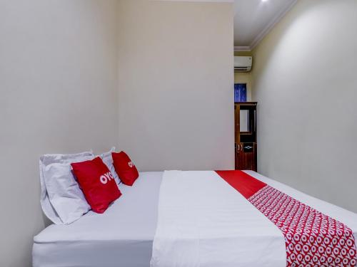 Gallery image of Super OYO 90927 Homestay Tentrem 2 in Pati