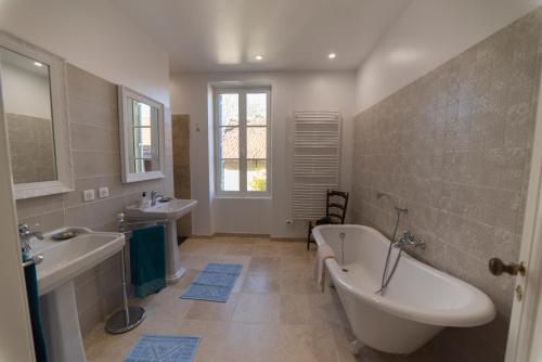 Ванная комната в Château Biset