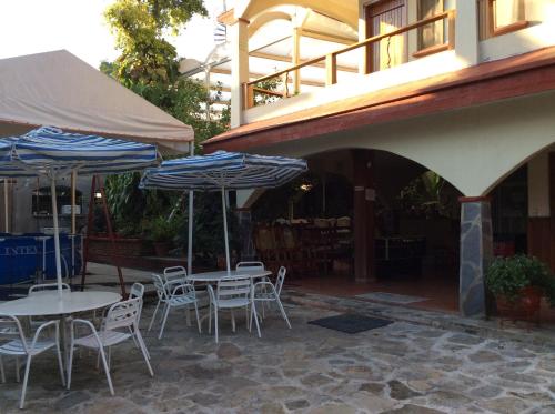A restaurant or other place to eat at Hotel La Mansion del Viejo Roble