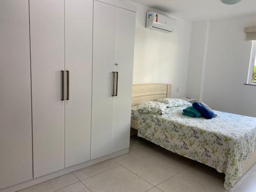 a bedroom with a bed and a white cabinet at APARTAMENTO EM ARRAIAL DO CABO - RJ in Arraial do Cabo