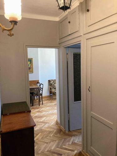 Beautiful Vintage Apartment in Old Mokotow District