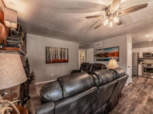 Khu vực ghế ngồi tại Texas Trio