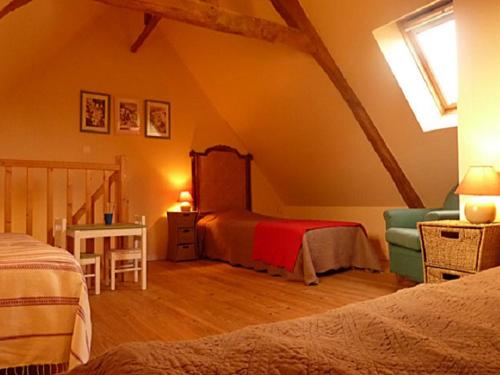 Tempat tidur dalam kamar di Kêr Neizh Breizh - Chambres d'Hôtes & Gîte de Charme - Le Petit Châtelier