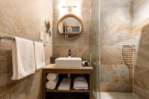 a bathroom with a sink and a shower at Antigua Hotel Boutique in Mexico City