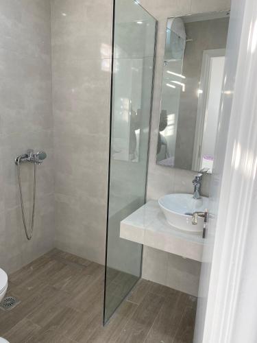 Koupelna v ubytování Louvros Luxury Suites