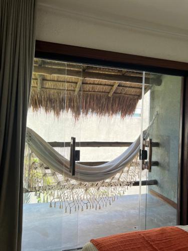 Un ou plusieurs lits dans un hébergement de l'établissement Casa Rústica com Rooftop e 2 Piscinas - 100mts do Mar - Rota dos Milagres