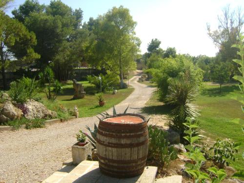 a barrel sitting on the side of a dirt road at Le Pentume in Arnesano