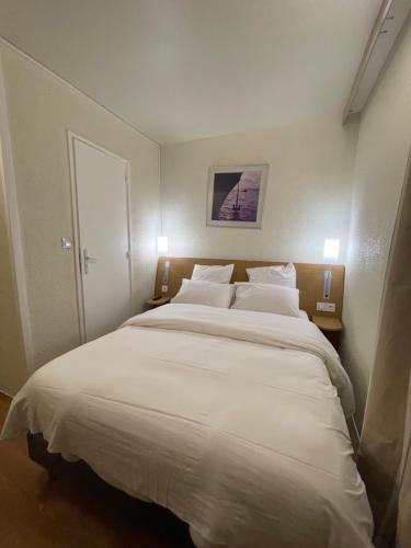 Postel nebo postele na pokoji v ubytování Hôtel Le Green
