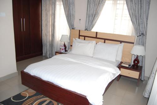 Säng eller sängar i ett rum på Koraf Hotels