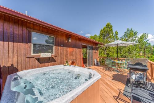 Canyon View, 2 Bedrooms, Hot Tub, Deck, Sleeps 4