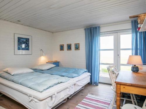 Postel nebo postele na pokoji v ubytování 6 person holiday home in Sæby-By Traum
