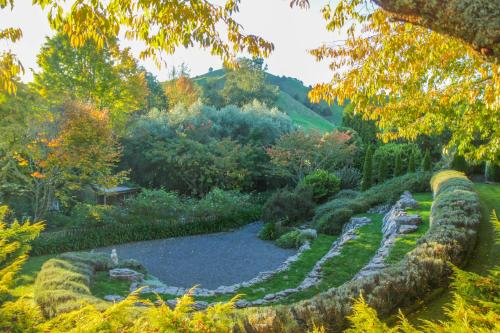 a garden with rocks and trees at Bradleys Garden Bed and Breakfast in Taumarunui