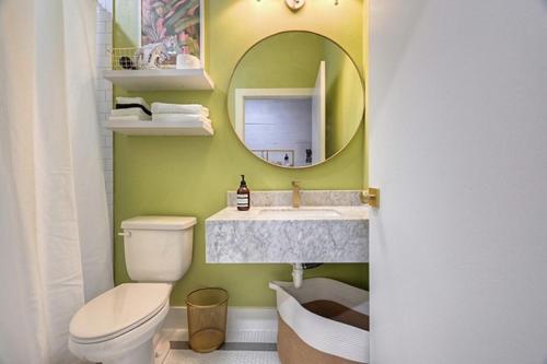 Ένα μπάνιο στο The Oleander Hotel Room 7