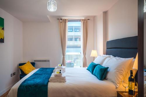 Ένα ή περισσότερα κρεβάτια σε δωμάτιο στο Inners City Apartments -On Suites