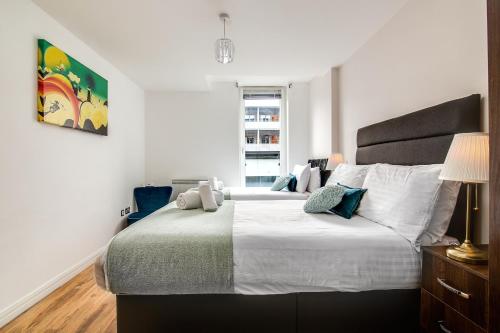 a bedroom with a large bed and a window at Inners City Apartments -On Suites in Birmingham