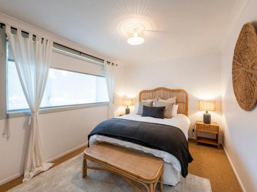 a bedroom with a bed and a window at Gardina Place in Iluka