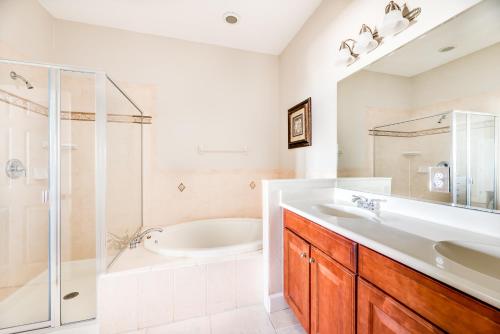 A bathroom at 843 Cinnamon Beach, 3 Bedroom, Pet Friendly, Ocean Front, 2 Pools, Sleeps 8