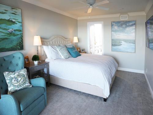 Llit o llits en una habitació de Ponte Vedra Ocean Manor 106-D, 3 Bedrooms, Beachfront, Sleeps 10
