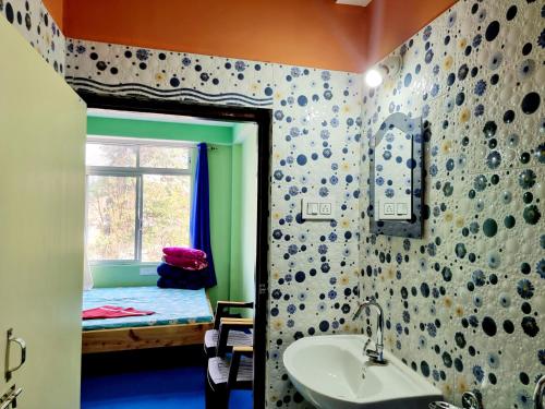 a bathroom with a sink and a window with a bed at Neoravalley Homestay, Lava in Rishop