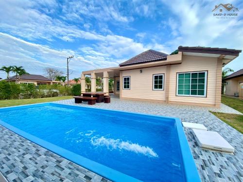 een zwembad voor een huis bij Sand-D House Pool Villa A8 at Rock Garden Beach Resort Rayong in Ban Ao Makham Pom