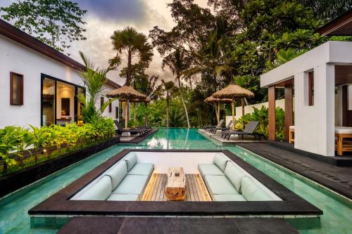 an infinity pool at a villa with a resort at Villa Lagoon by BaliSuperHost in Ubud