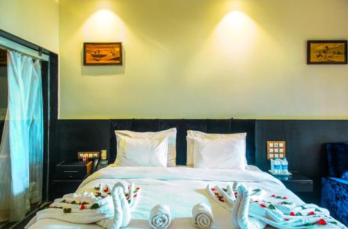 Postel nebo postele na pokoji v ubytování Kudle Beach View Resort And Spa Gokarna