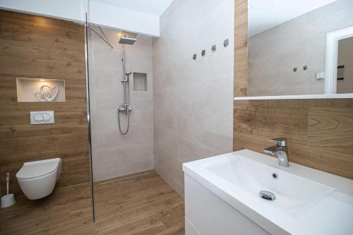 Ein Badezimmer in der Unterkunft Apartmani ORION - Kasiopeja