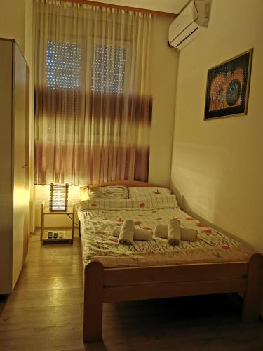 Ένα ή περισσότερα κρεβάτια σε δωμάτιο στο Apartments Take a Break Novi Sad