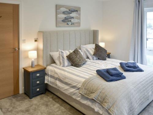 Postel nebo postele na pokoji v ubytování Royal Cliff Luxury Apartments - The Bay