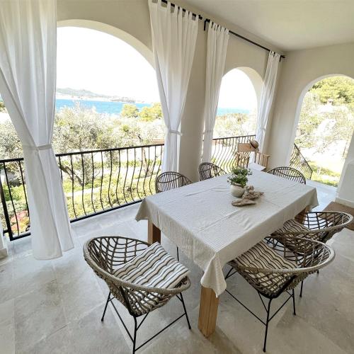 Balkoni atau teres di Island House Osljak