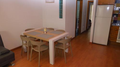 a table and chairs in a room with a refrigerator at APARTAMENT VALL D´EBO in Vall de Ebo