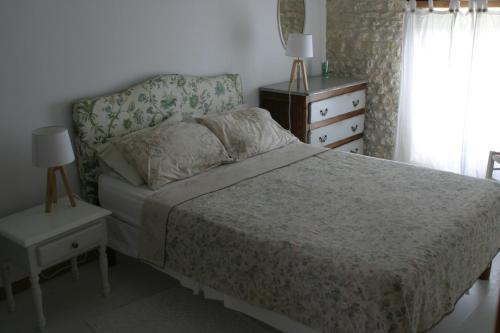 Katil atau katil-katil dalam bilik di 3 Bed Gite with private pool & garden in Nantille