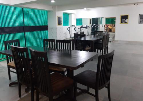 Φωτογραφία από το άλμπουμ του Abuzz Oxfordcaps ShahpurJaat Delhi - For Females Only στο Νέο Δελχί