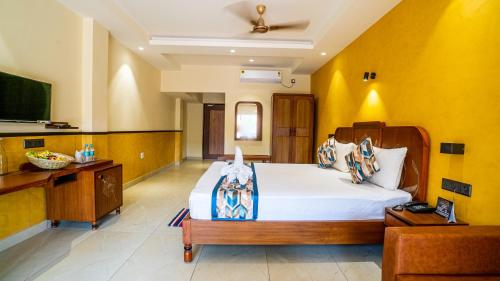 a bedroom with a large white bed in a room at Hotel Sonar Bangla Tarapith in Tarapith