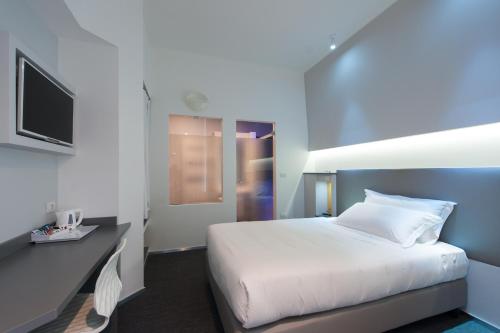 Tempat tidur dalam kamar di Executive Inn Boutique Hotel