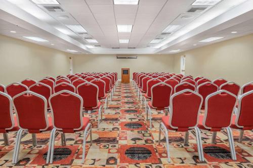 Zona business o sala conferenze di Wyndham Sacramento