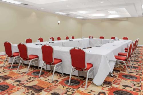 Zona business o sala conferenze di Wyndham Sacramento