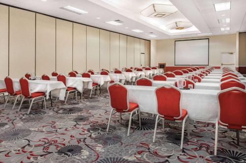 Zona business o sala conferenze di Wyndham Sacramento