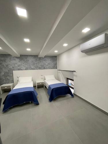 3 Rooms Chiaia